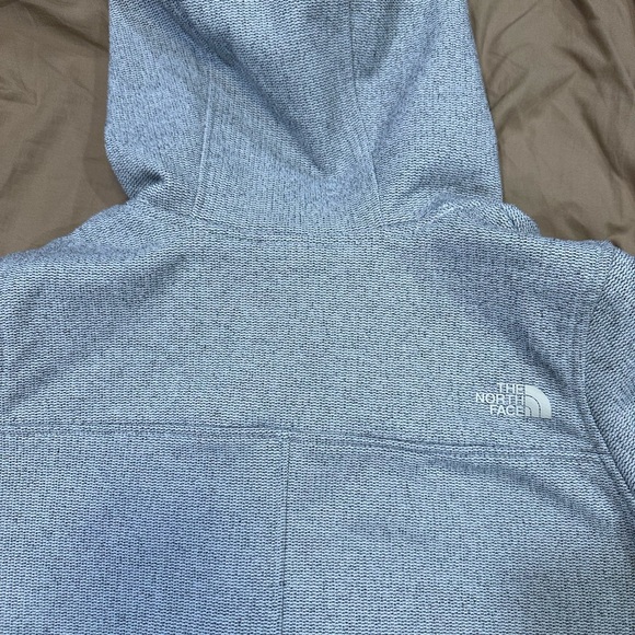 Lighter weight North Face sweatshirt - Picture 7 of 8